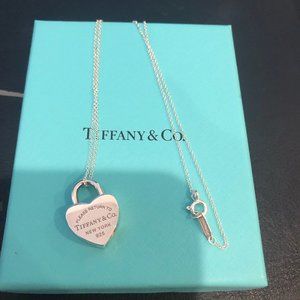 Return to Tiffany heart lock with silver chain